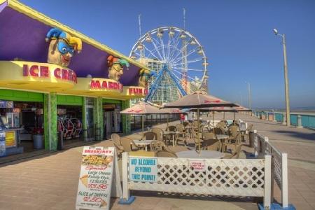 5 minute walk from ocean walk